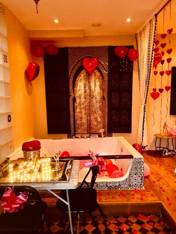 Jacuzzi Love Room Paris Luaran gambar
