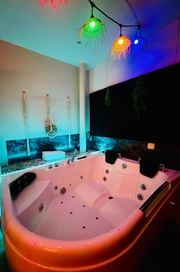 Jacuzzi Love Room Paris Luaran gambar