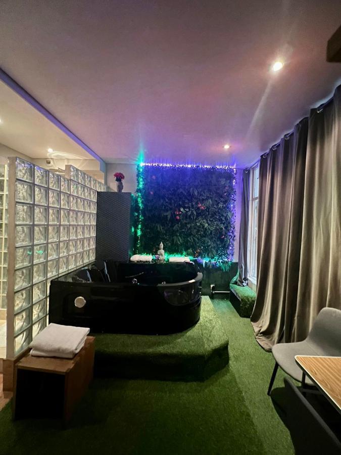 Jacuzzi Love Room Paris Luaran gambar